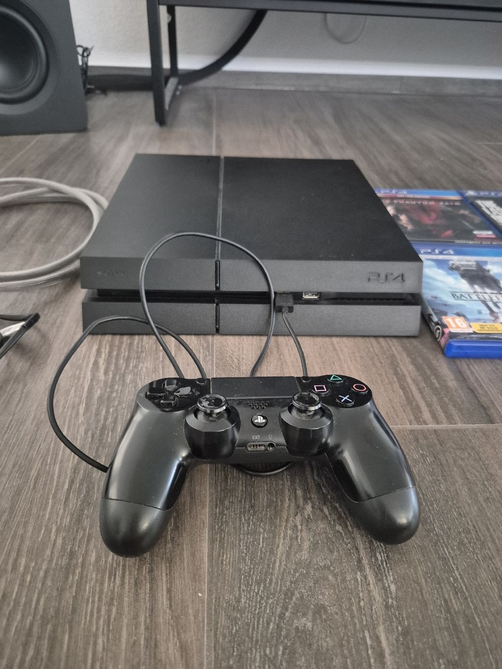 Sony Console: PS4 Bundle - occasion – Usato da Wünnewil venduto da Kev-G 1