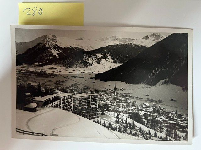 Cartes postales: Alte Ansichtskarte Davos mit Hotel und Bergpanorama, alt – D'occasion à Niederwil AG par dahu75