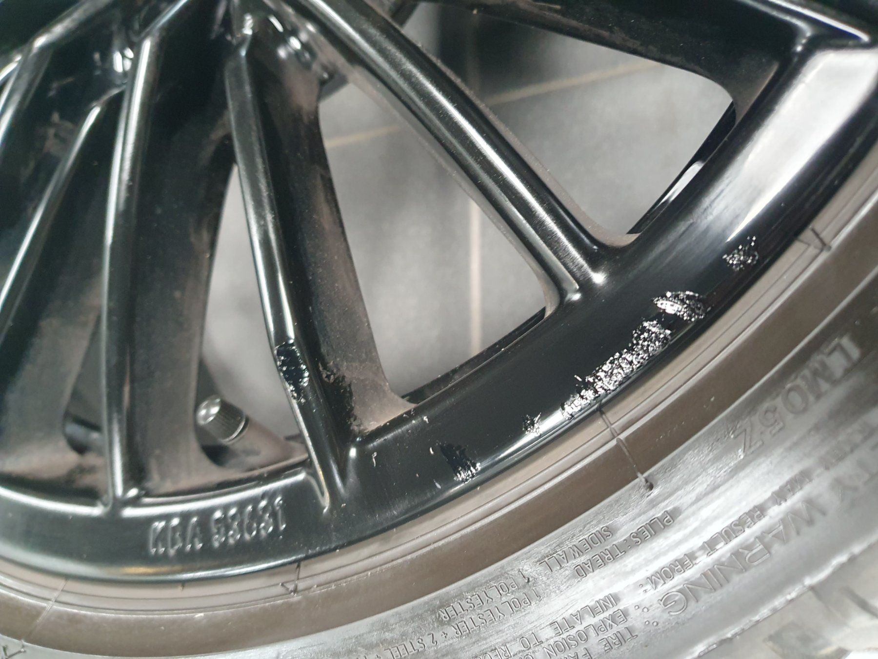 Pneus & Kompletträder: Winterräder 18" VW Golf GTI & R – Gebraucht aus Winterthur von WEWi-Ersatzteile 3