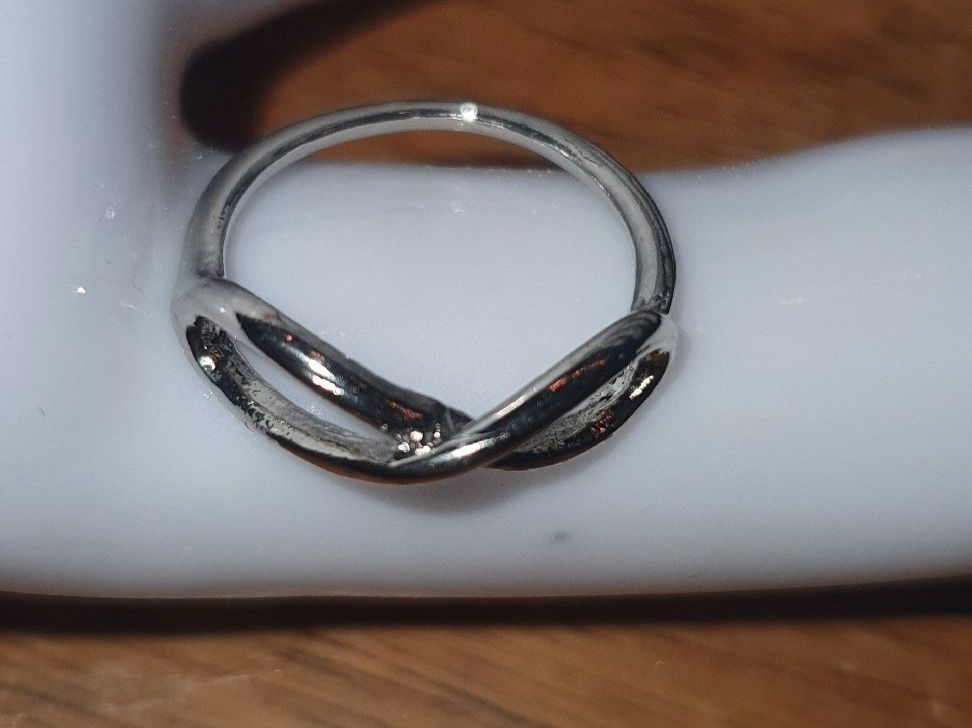 Anelli: Silberner Infinity Ring, zeitlos, elegant, Grösse 44, Ewig – Usato da Zollikerberg venduto da Nice_Name 3
