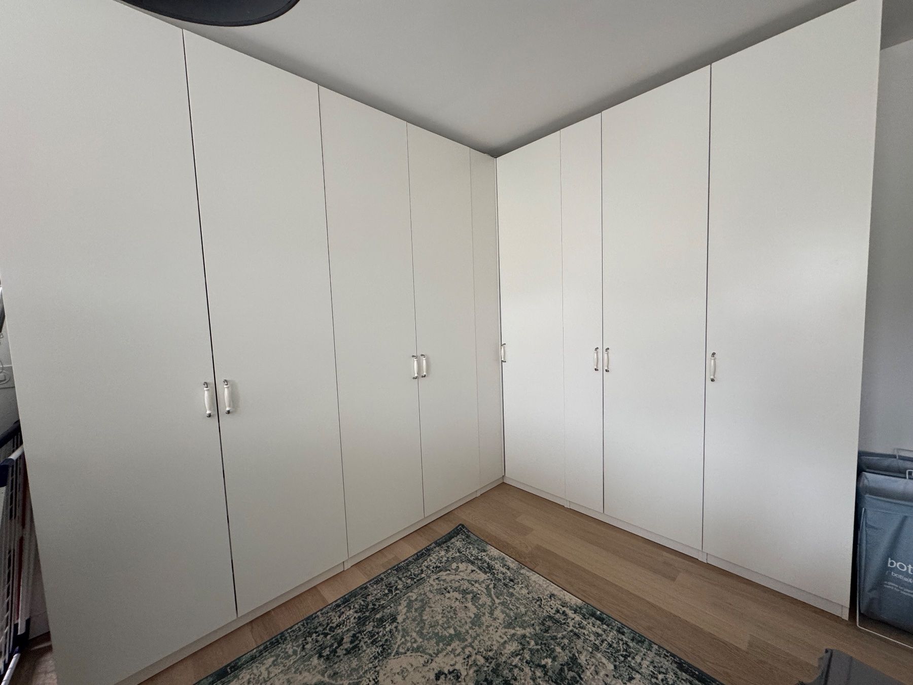 Ikea Armadi: Eckschrank mit Leuchte – Usato da Winterthur venduto da tam_52r2