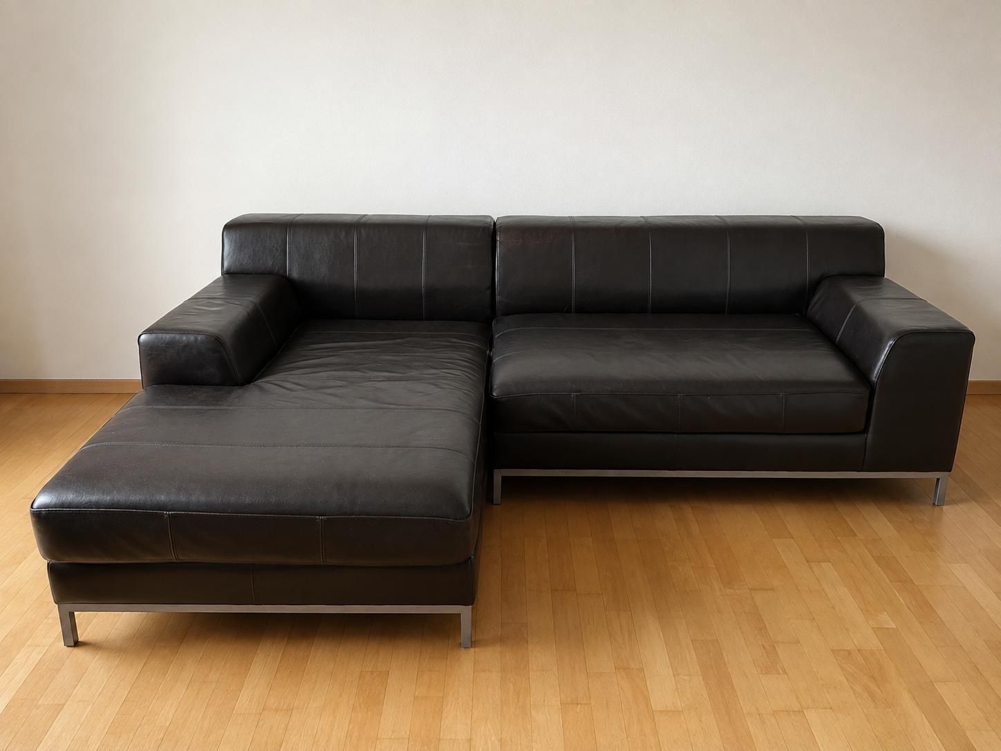 Sofas: Modernes Ecksofa / Ledersofa schwarz – D'occasion à Rheineck par roh_b2yn 1