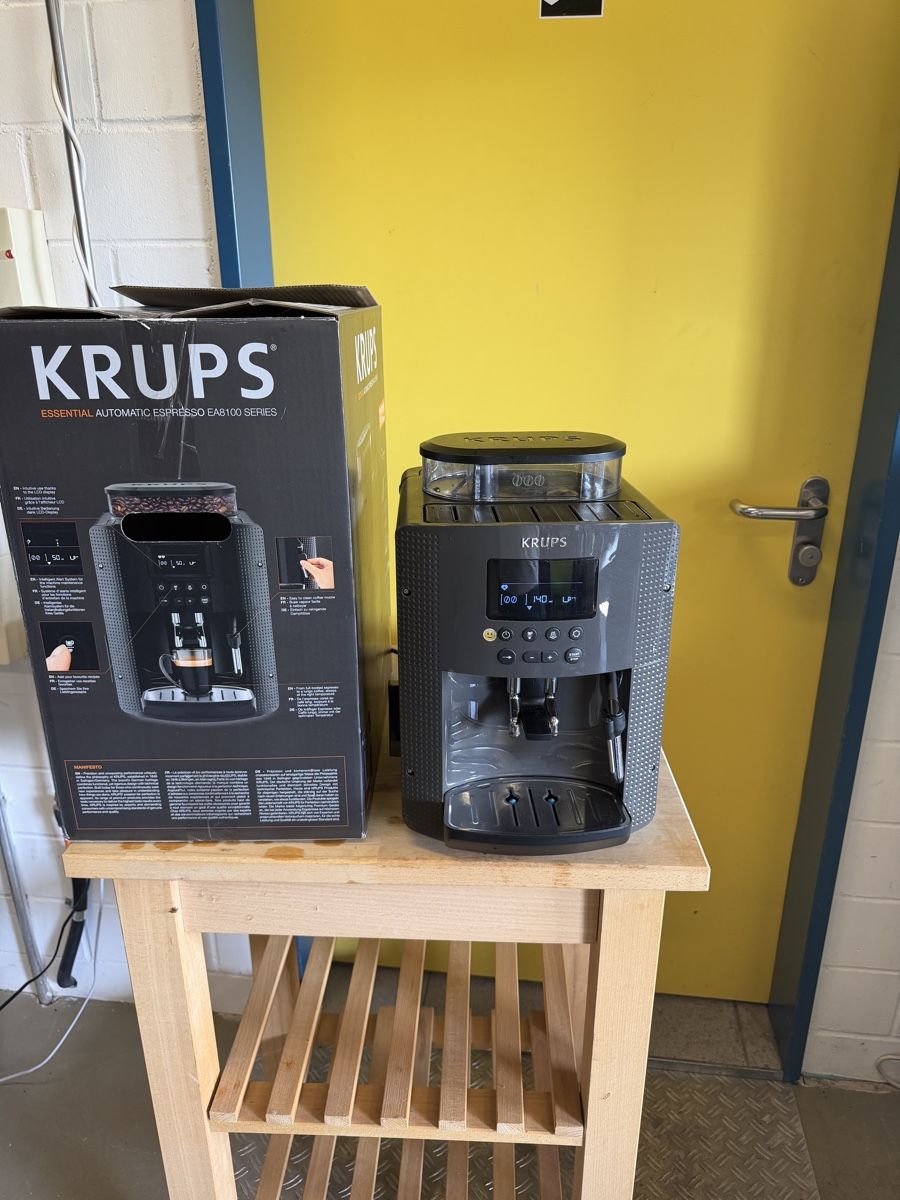 Krups Macchine per caffè & Macchine per espresso: Krups EA8100 Kaffeevollautomat gebraucht mit OVP – Usato da Strengelbach venduto da RaenAntikDesign