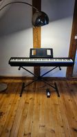 E-Piano Roland FP-10, Pedal und X-Ständer