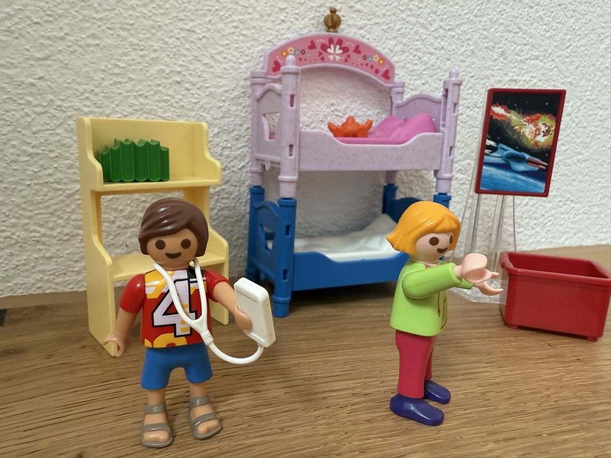 Playmobil Giocattoli: Playmobil 5306 Kinderzimmer – Usato da Goldswil venduto da Sonic77 1