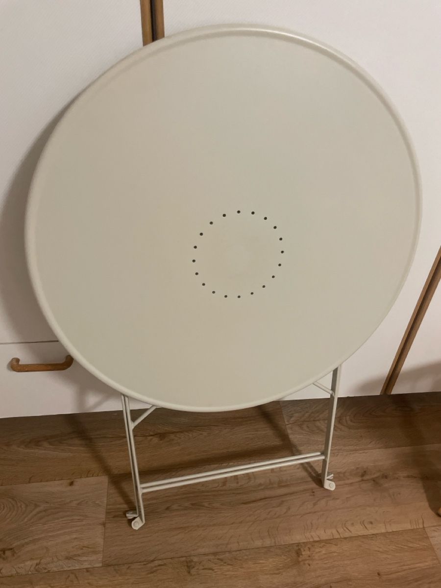 Tische: Round Table  – Gebraucht aus Biel/Bienne von kat_cl6y 4