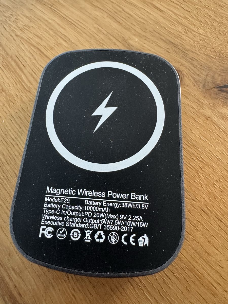 Akkus: Magnetic Wireless Powerbank 10000mAh – Neu (gemäss Beschreibung) aus Wetzikon ZH von Swiss281
