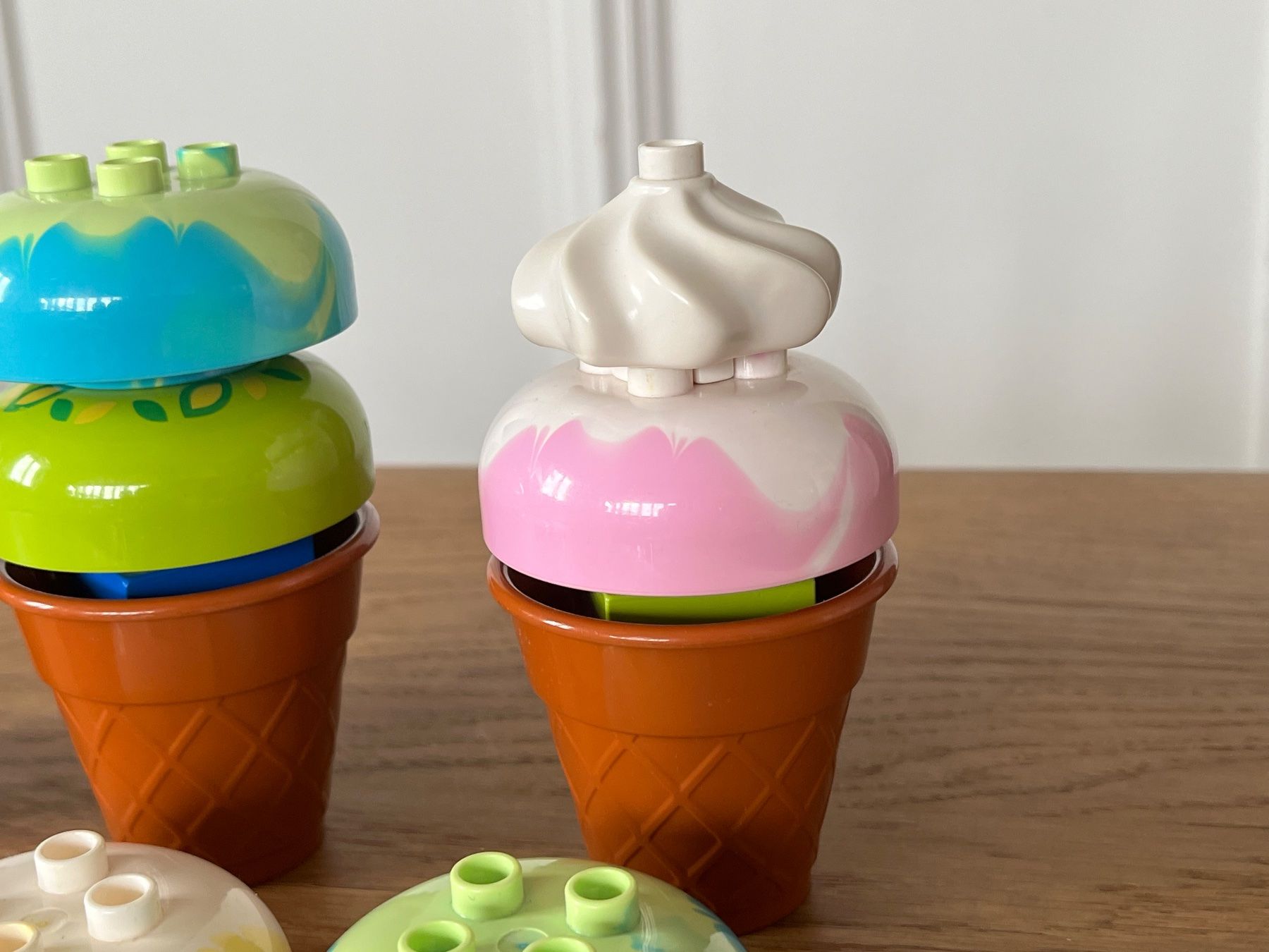Lego Figuren: Lego Duplo Eisspass Eis Eiswaffel Ice cream Eistüte – Gebraucht aus Ennetbaden von  5