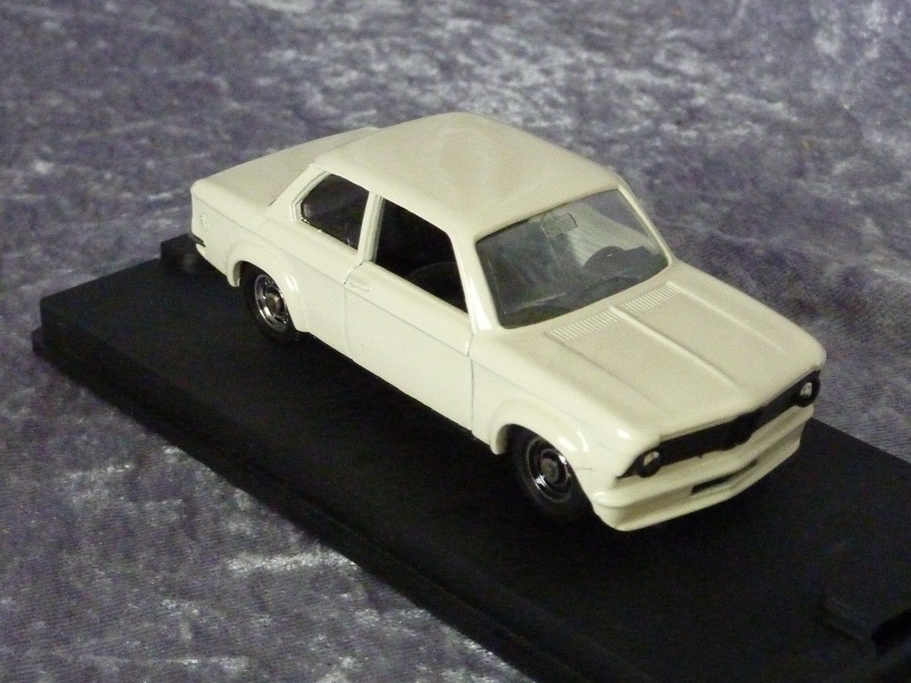 BMW Modellini d'auto: BMW 2002 Turbo 1:43 – Usato da Dürrenäsch venduto da modellautos4you 5