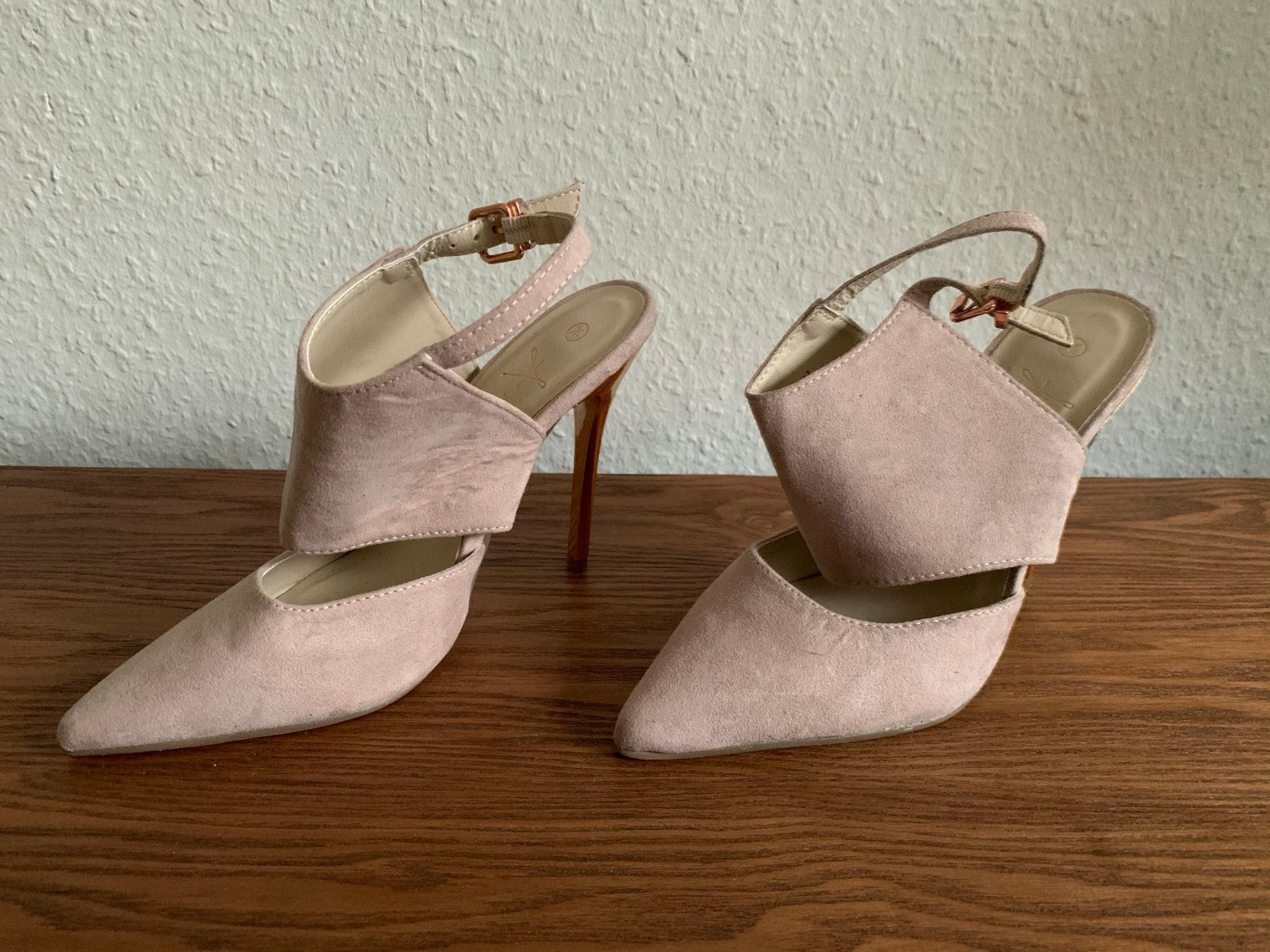 Chaussures femmes: Sandalette beige - 37 – D'occasion à Zürich par Diazaio