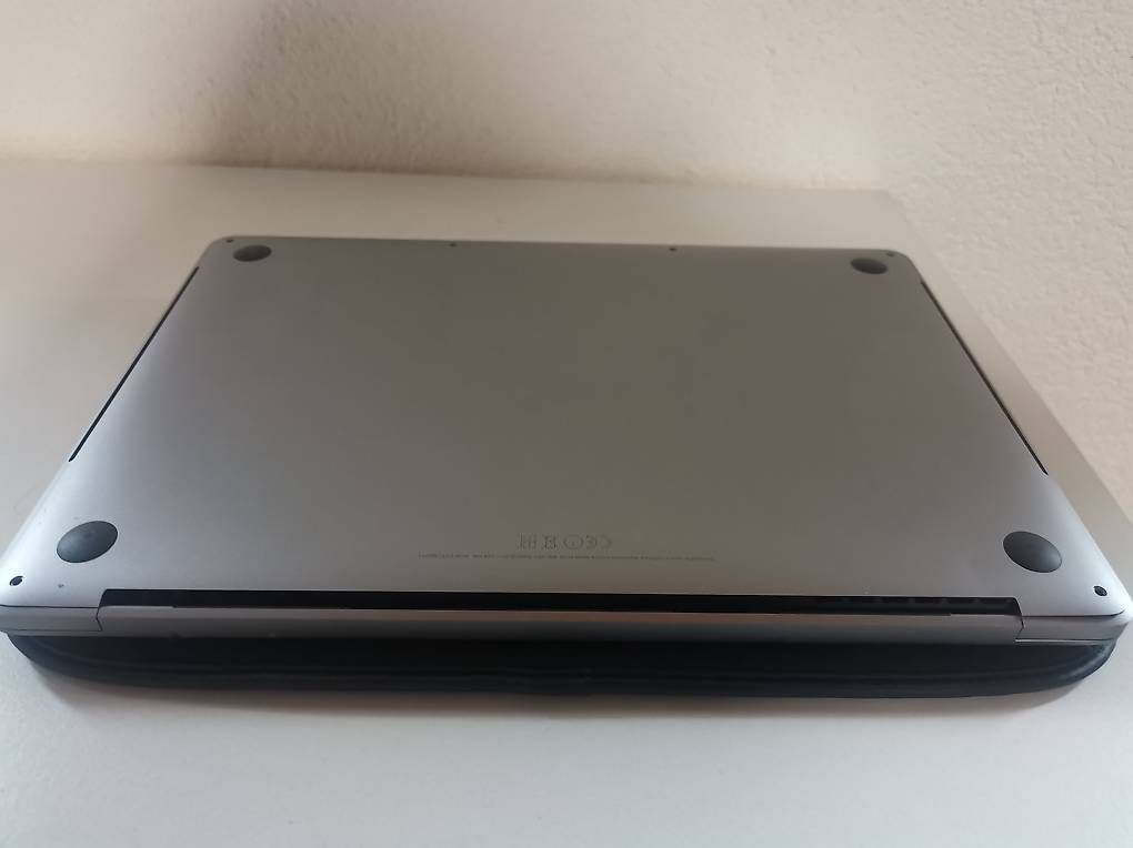 Apple Notebook: Macbook pro pour réparation A1706 Emc 3071 – Difettoso da Poliez-le-Grand venduto da Lea_2wl5 2