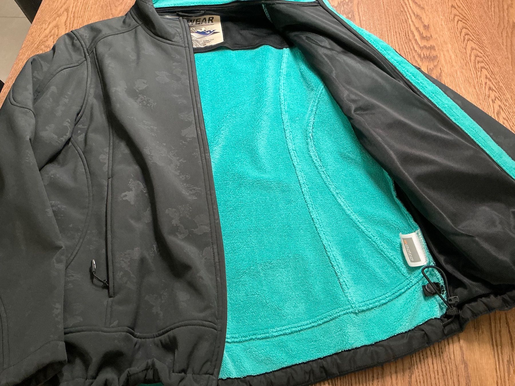 Jacken: Tolle Softshell Jacke gefüttert, Gr. M, schwarz – Gebraucht aus Würenlos von sweety5436