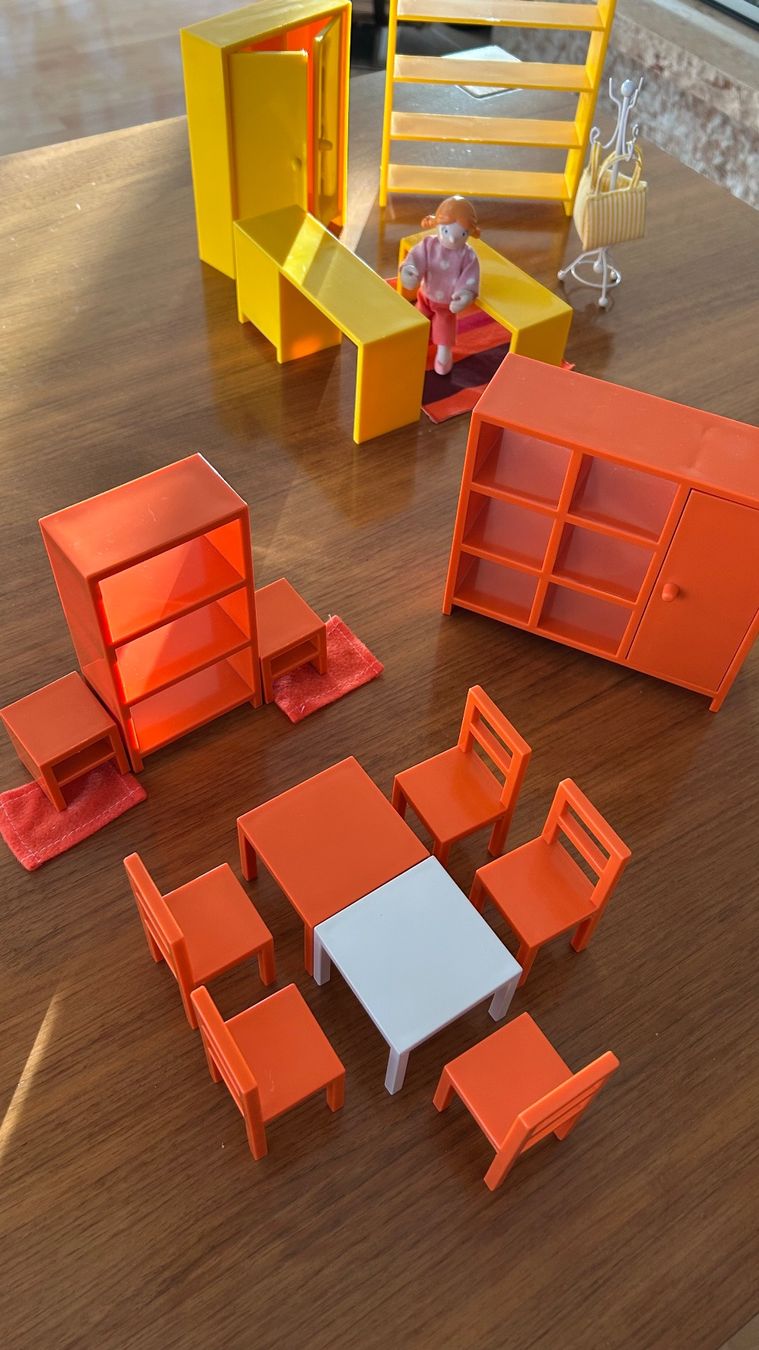 Ikea Case e mobili per bambole: IKEA Puppenhaus Möbel Set mit Figuren – Usato da Müllheim Dorf venduto da jeney9 3