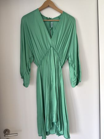 Sommerliches Midikleid in grün, one size - Top Zustand!