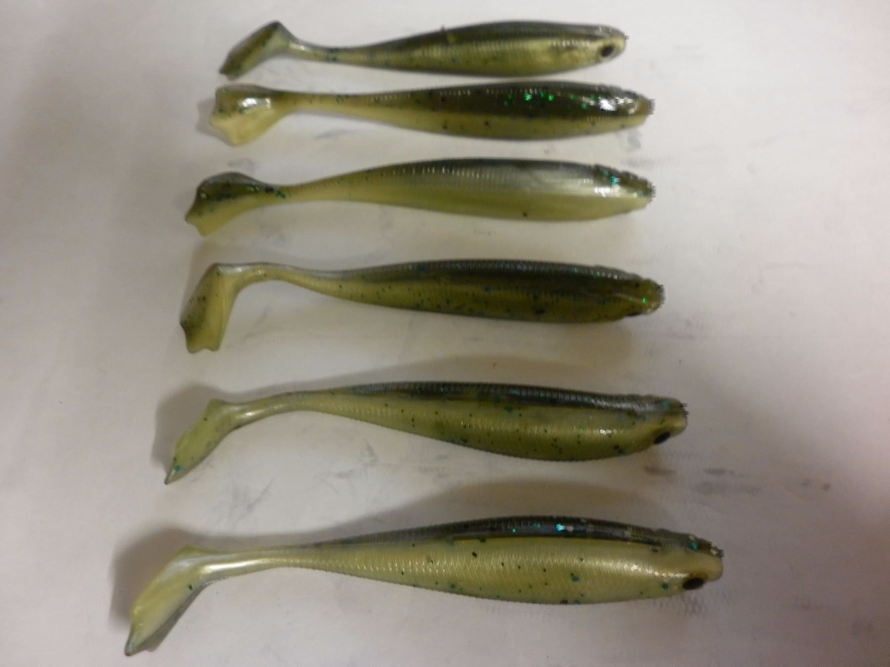 Köder: 6 Ducktail Shad 90 mm col. 06 – Neu und originalverpackt aus Fribourg von versus702