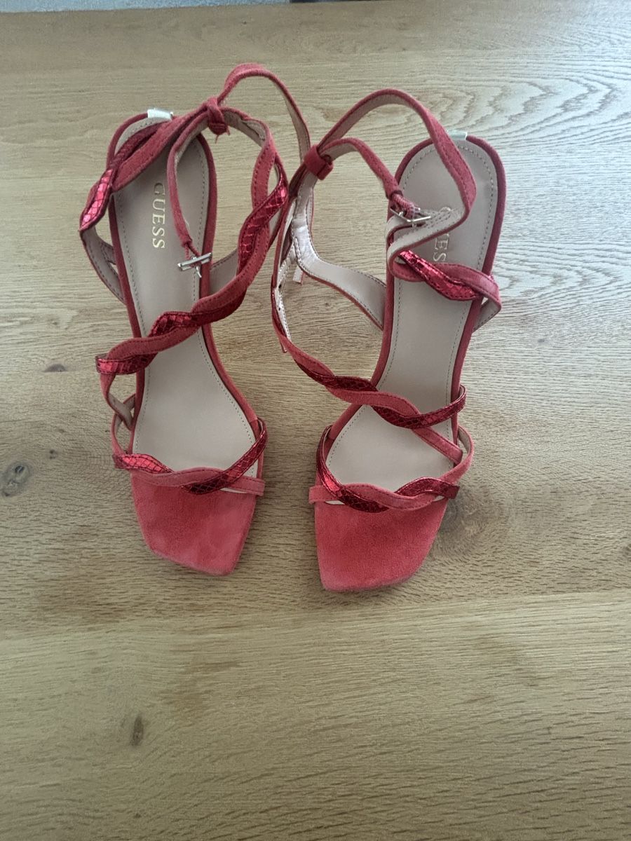 Guess Scarpe da donna: Sandalen Gr.39 Guess – Usato da Zug venduto da Biki72