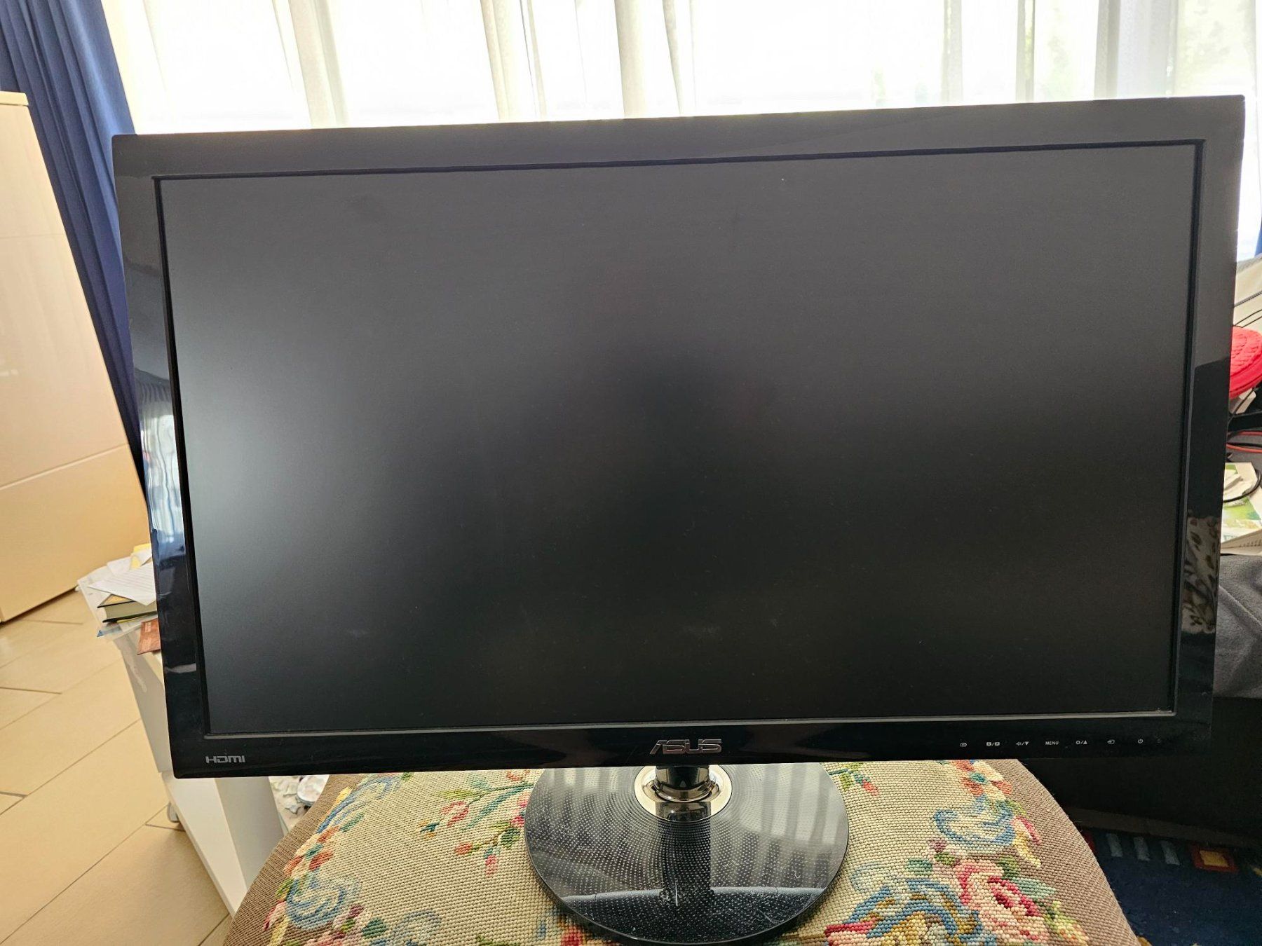 Asus Monitor: Bildschirm Grosse (64.5x39 cm) – Usato da Vaduz venduto da SMA11