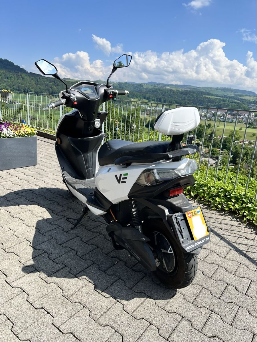 Scooters: E-Roller Vengo Leo – D'occasion à Baar par vin_h9px 1