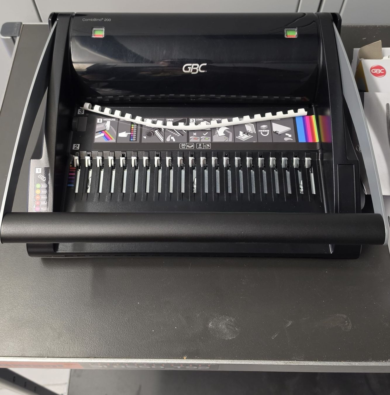 Macchine rilegatrici: GBC CombBind 200 Bindemaschine gebraucht – Usato da Wahlendorf venduto da UrsM89