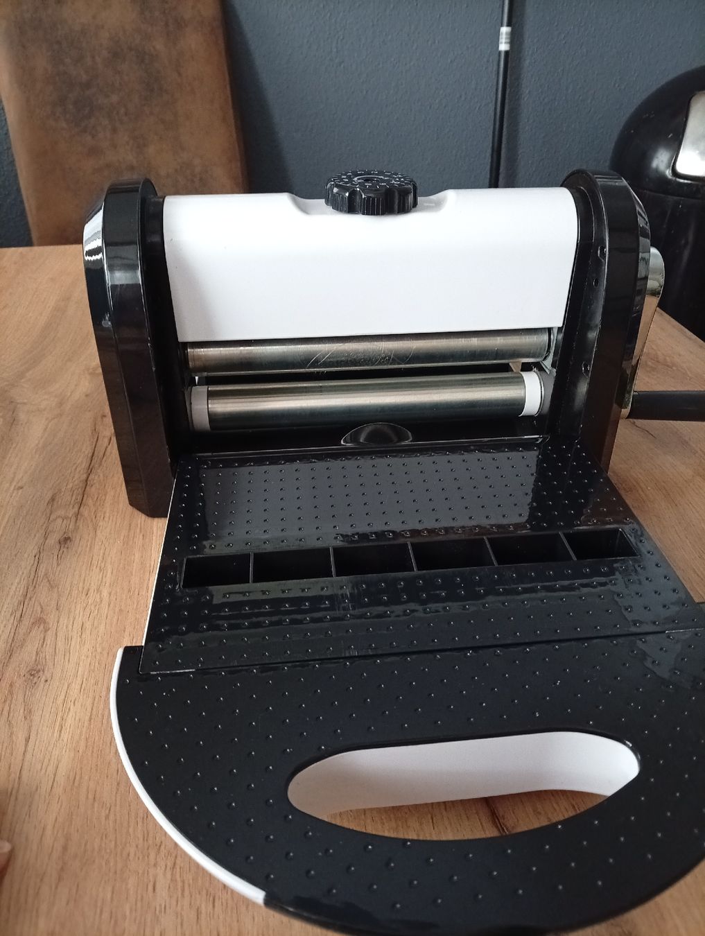 Tutte le macchine: Xcut Xpress A4 Embossing Machine /Stanzmaschine – Usato da Luzern venduto da GoSecond 2