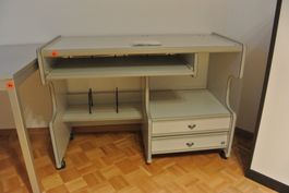 Computertisch mit Schubladen