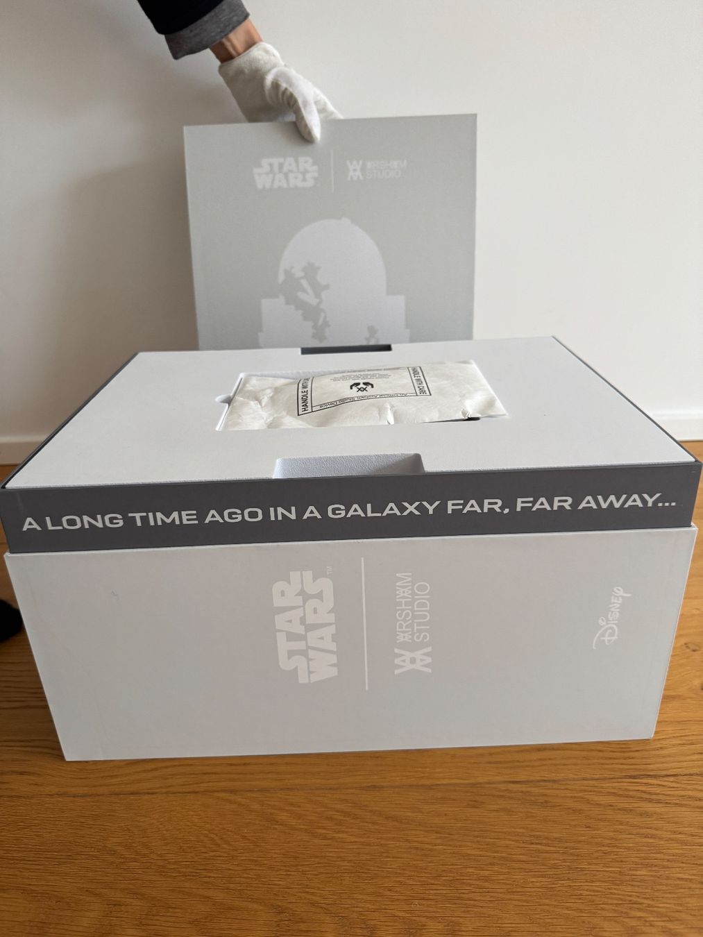 Star Wars Figuren: Daniel Arsham R2D2 – Neu und originalverpackt aus giffers von sev_c9x9 6