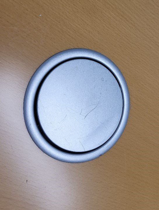 Set di tavolo e panche: Runder Besprechungstisch mit 5 Stühlen, D = 125 cm – Usato da Einsiedeln venduto da marcusaurelius66 2