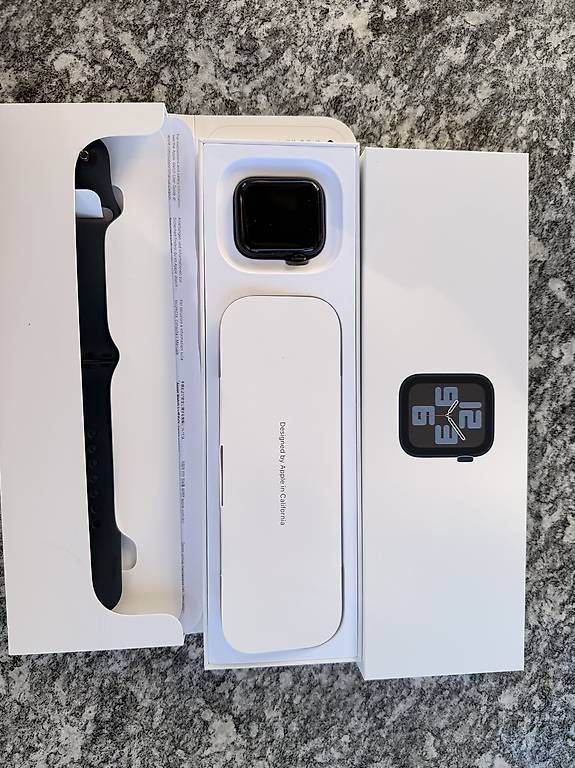 Smartwatch: Apple Watch SE 40mm Schwarz – Gebraucht aus Oberriet SG von Janine0811