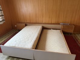 Vintage Bettgestell mit Nachttischen - Guter Zustand 