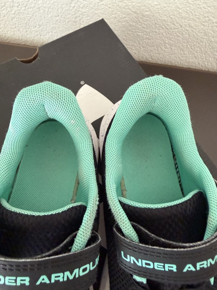 Under Armour Scarpe da uomo: Under Armour Sneacker Grösse 33 – Usato da Bern venduto da Olenush 4