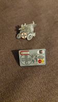 2 UBS Pins, Kuh-Motiv und Kreditkarten-Design
