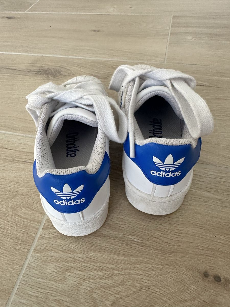 Adidas Chaussures hommes: Adidas Superstar pointure 30 – D'occasion à Wohlenschwil par Raptor2310 1