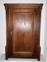 Kleiner schöner Wandschrank antik 1893 mit zwei Schubladen
