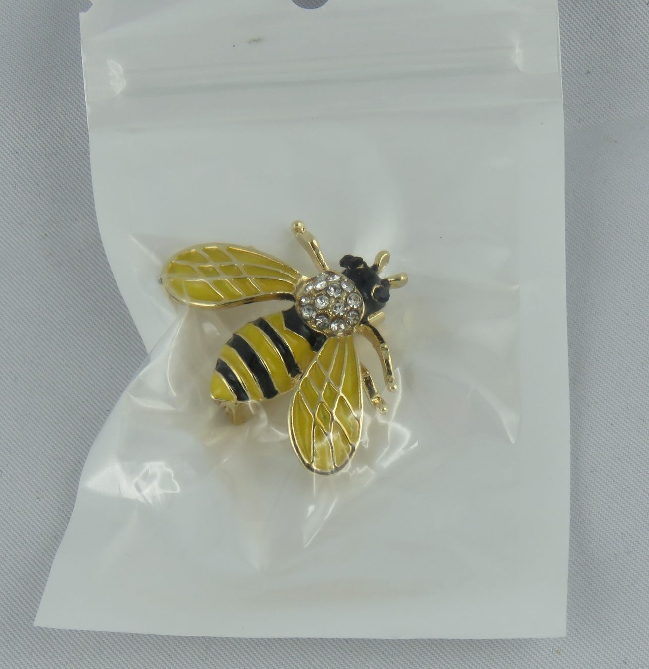 Broches & Aiguilles: Brosche - BIENE - Glitzersteine - Neu - 4,3x2,7cm – Neuf avec emballage d'origine à Grenchen par Yamahwildstar16 4
