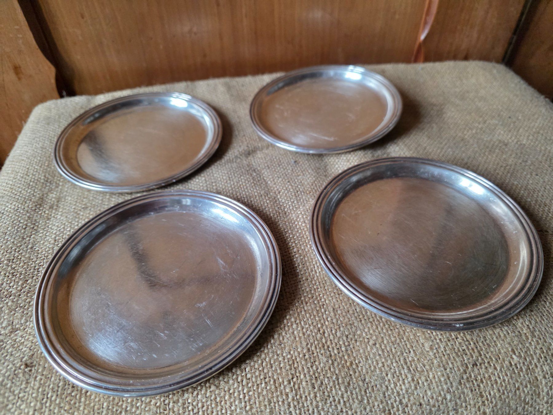 Piatti di portata: 4 Metall Untersetzer Platten Teller - 139 Gr. 14 cm – Usato da Walterswil BE venduto da Lonitti