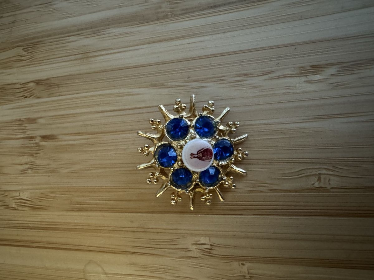 Broschen & Nadeln: Vintage Brosche – Gebraucht aus Rüti ZH von Mysticphoenix.mel