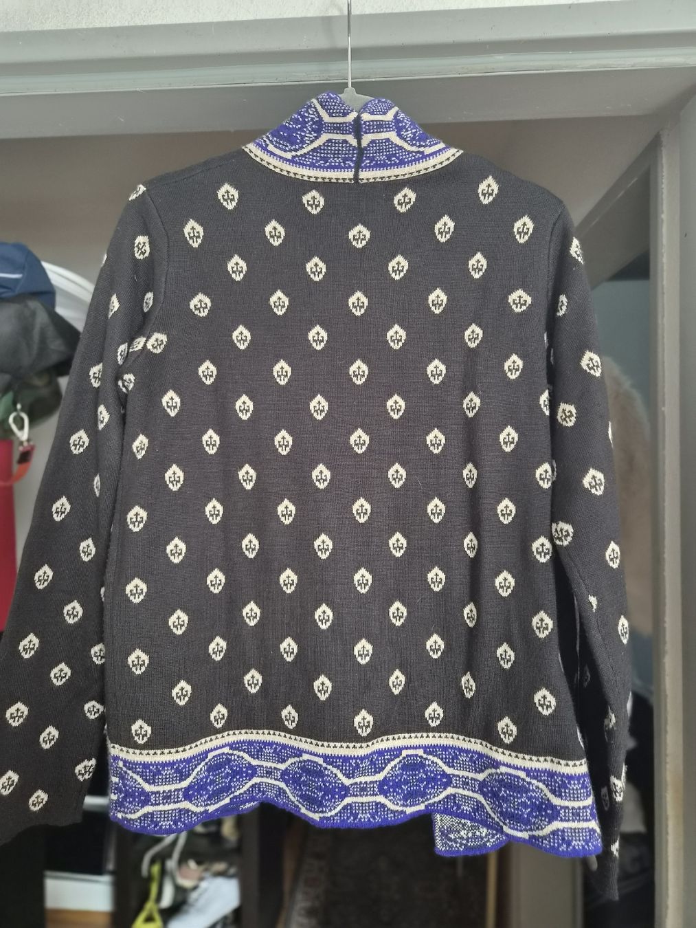 Giacche: Zendra, schöne Strickjacke Gr. S – Usato da Frenkendorf venduto da Moon111 3