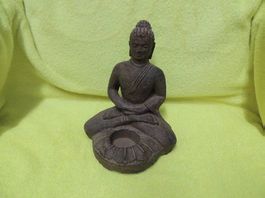 Buddha aus Stein mit Öffnung für Teelicht