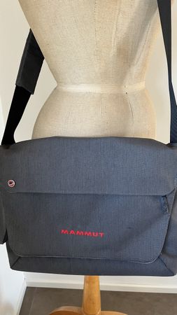Umhängetasche Mammut grau verstellbarer Gurt guter Zustand