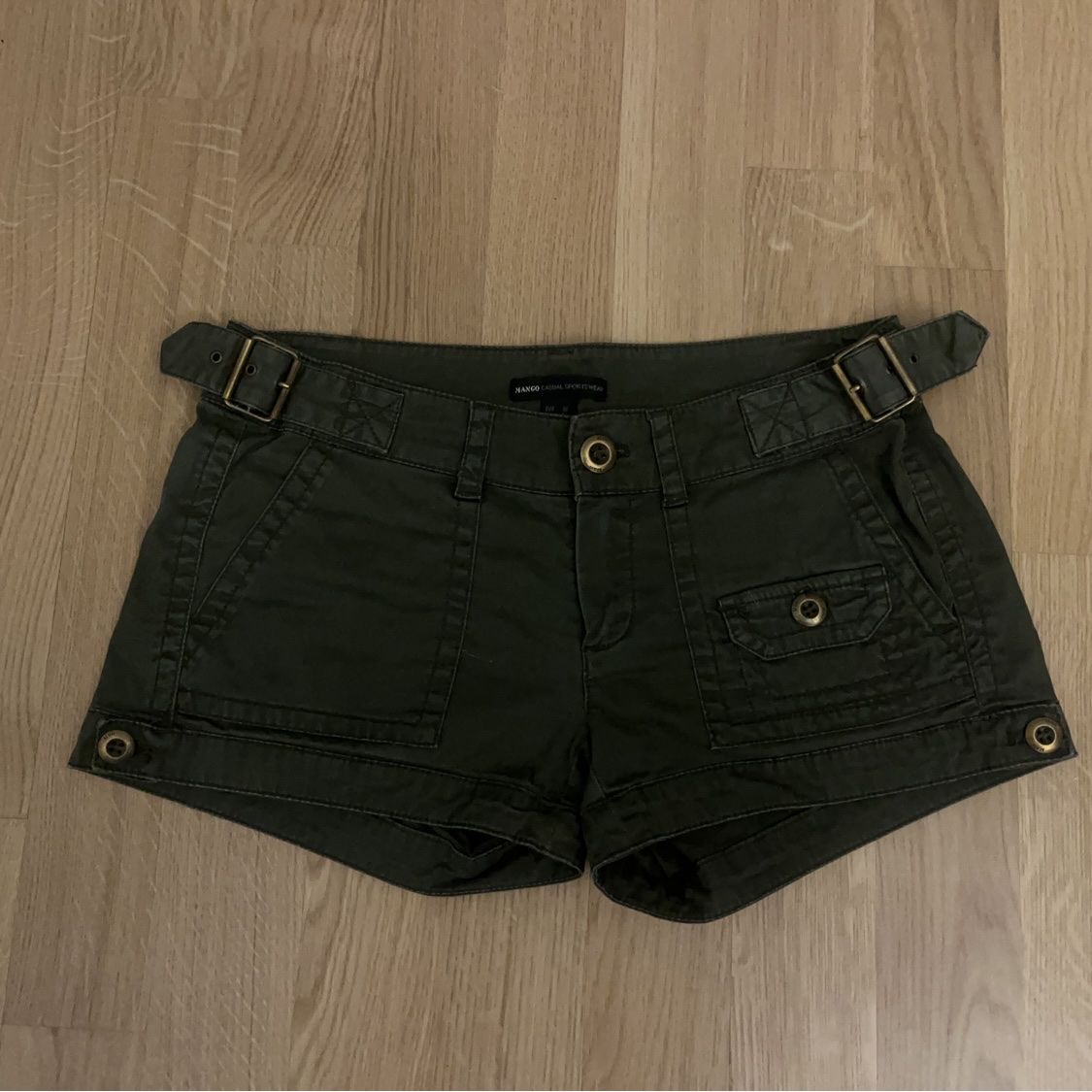 Mango Pantaloni: Vintage Mango Cargo Shorts – Usato da Kriens venduto da tiy_wxz5 4