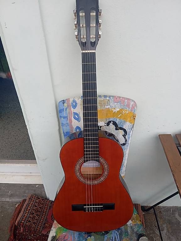 Strumenti musicali: Kinder Classic gitarre – Usato da Basel venduto da Petergunn