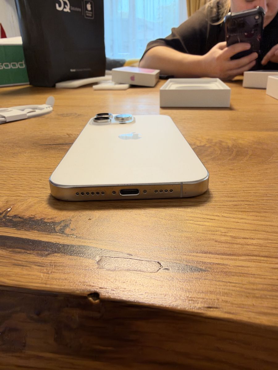 Apple Telefoni cellulari / Smartphones: I Phone 16Pro Max – Nuovo (secondo la descrizione) da Schongau venduto da Fettsack123 1