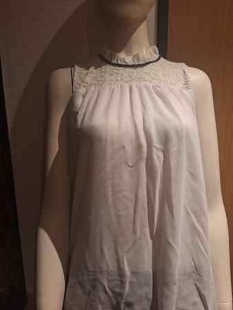 Weisses Sommerblüschen mit Spitze und Perlen-Kragen Gr. M/L 