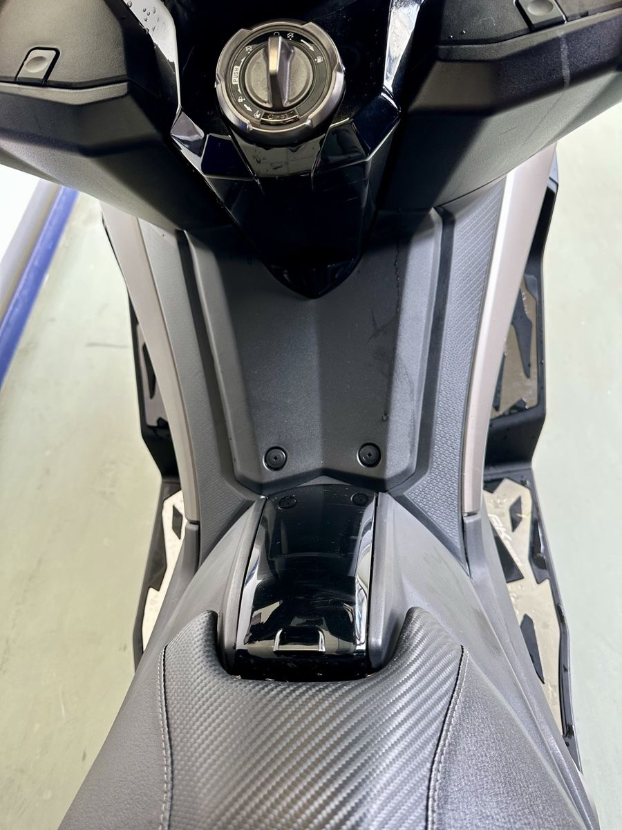 Kymco Scooter: Kymco AK550 35kw,2021-10100km – Usato da Genève venduto da Tom6 6
