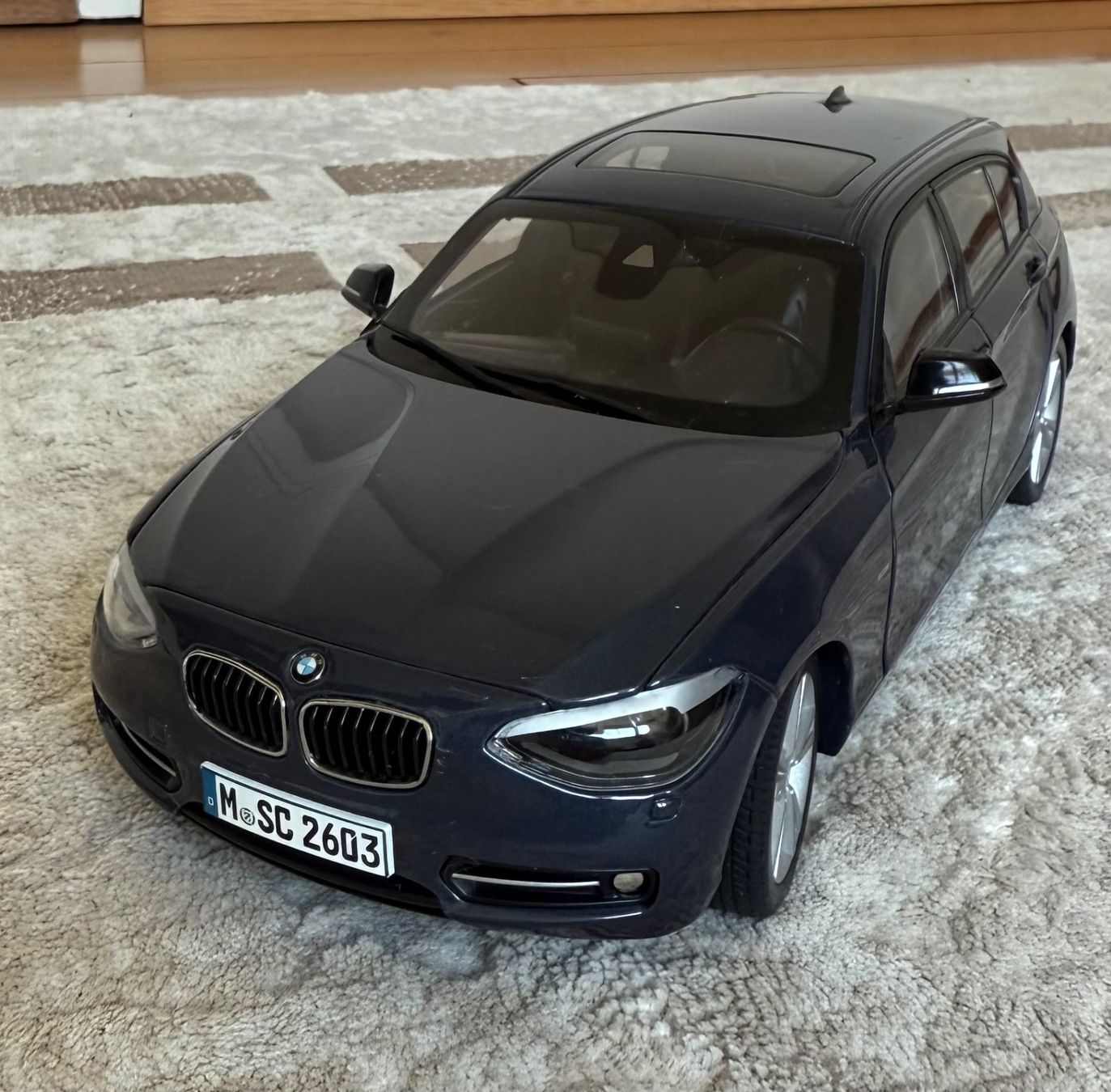 BMW Modellini d'auto: Modellauto BMW 1er F20, 1:18 – Usato da Wohlen AG venduto da thr_t5x8