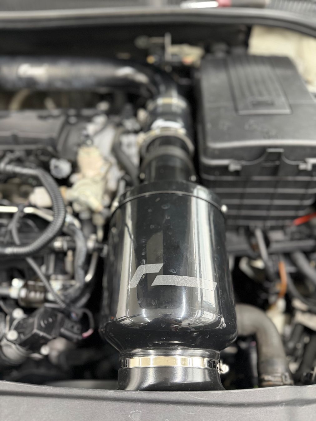 Volkswagen Tutti pezzi di ricambio auto: VWR Ansaugsystem VW Golf 6R – Usato da Winterthur venduto da Donp_097