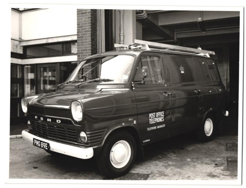 Fotografie & Manifesti: Fotografie Ford Kleinbus des Royal Mail  – Usato da Berlin venduto da bartko-reher