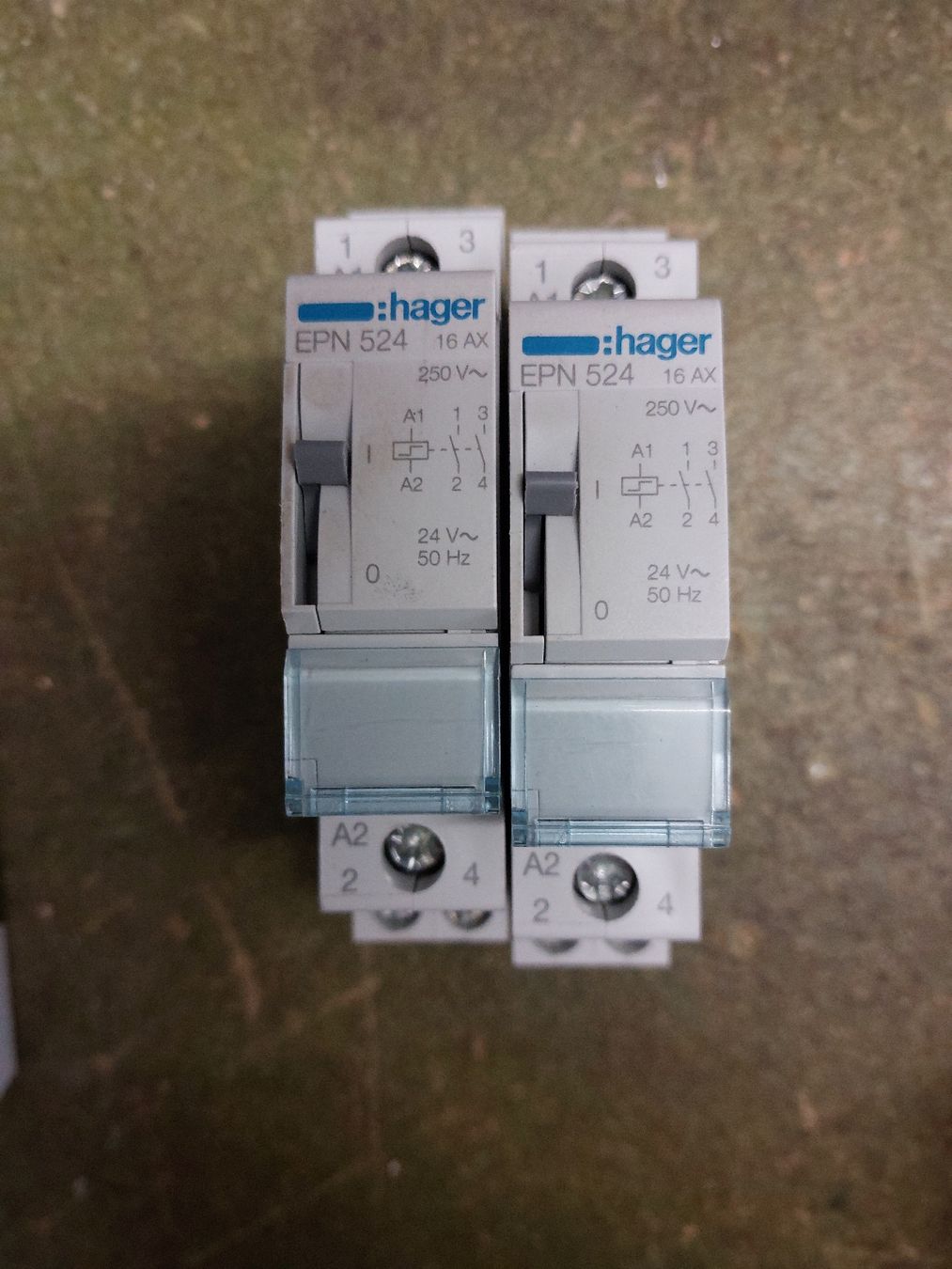 Hager Stromzufuhr: Hager EPN 524 16 AX, 2 Stück,  Super Preis! – Gebraucht aus dübendorf von roland3072