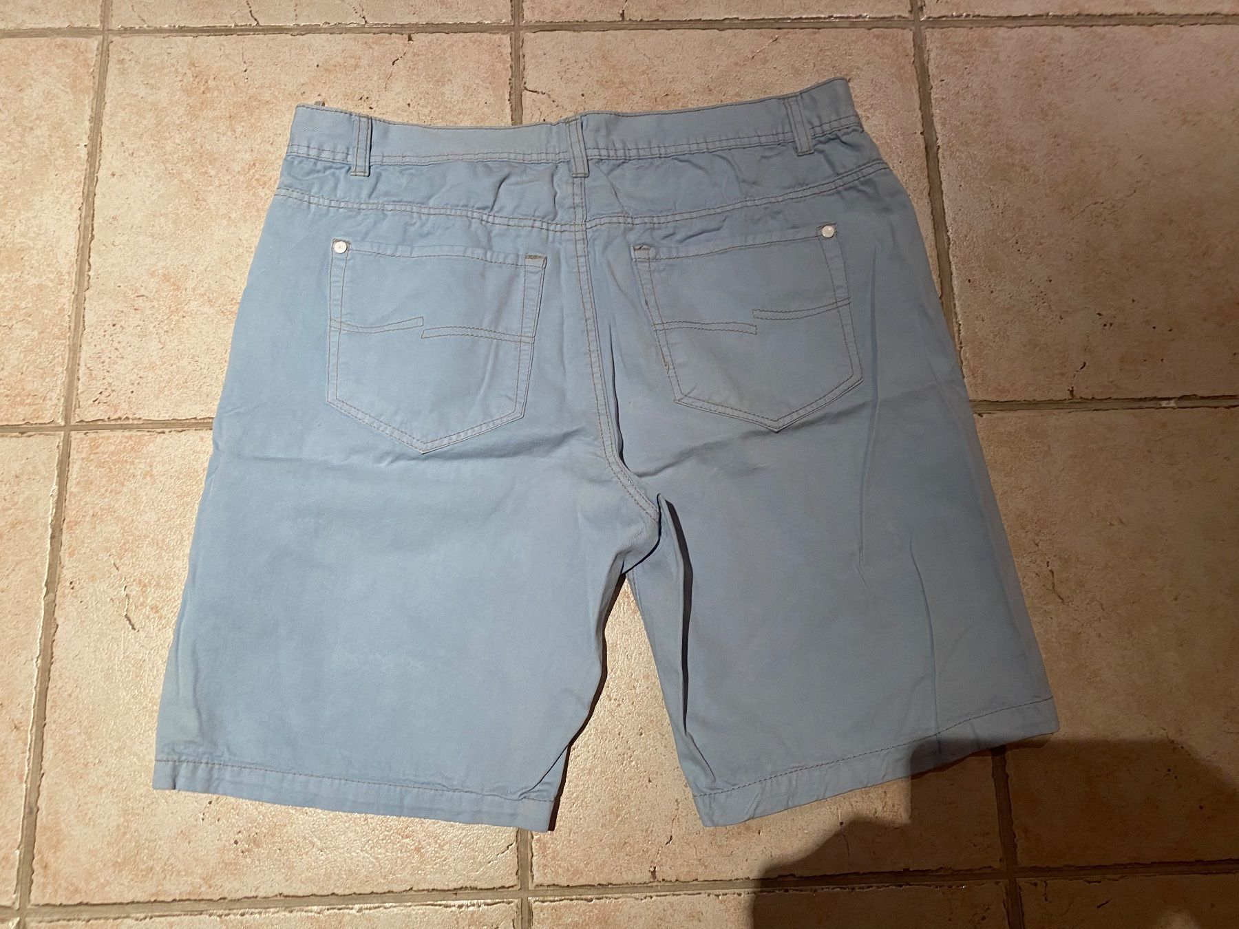Pantaloni: Short bleu clair XXL – Usato da Blonay venduto da Ollorvi 1
