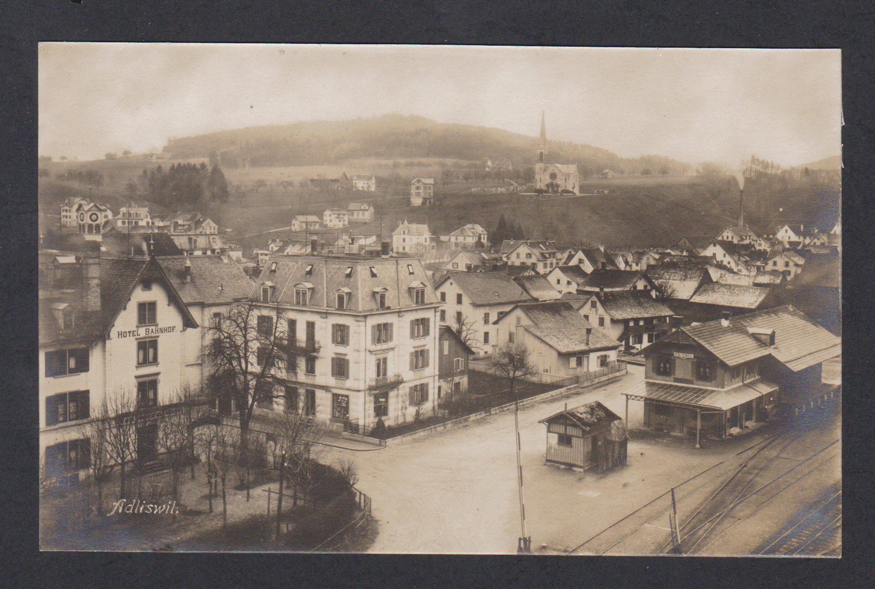 Cartoline postali: Adliswil  ZH   :   alte Ansichtskarte Adliswil mit Bahnhof – Usato da Vitznau venduto da Ropaku